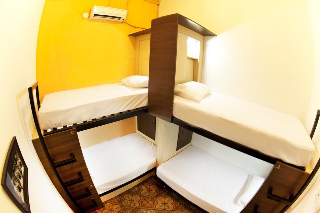 Red Inn Heritage Guest House George Town Room photo